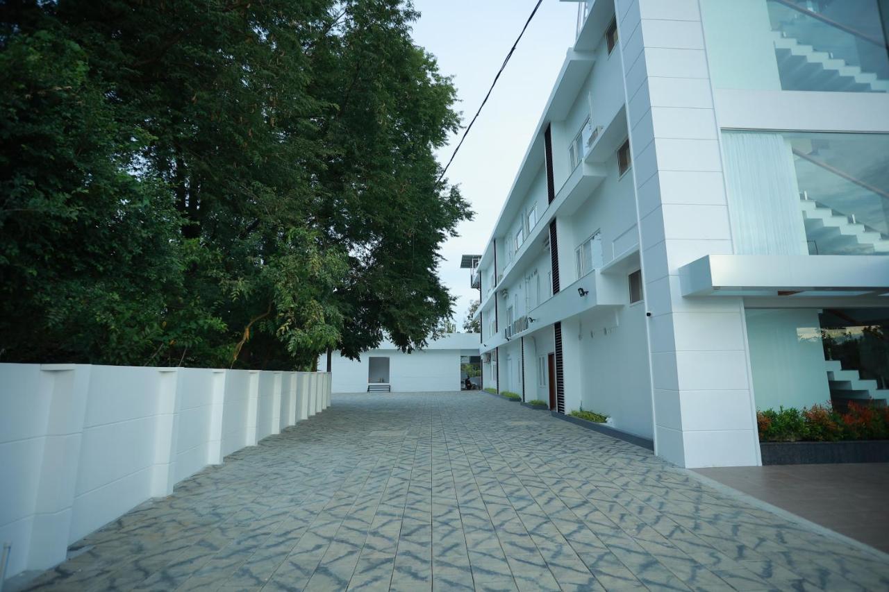 The Gold Hotel Palakkad Exterior foto